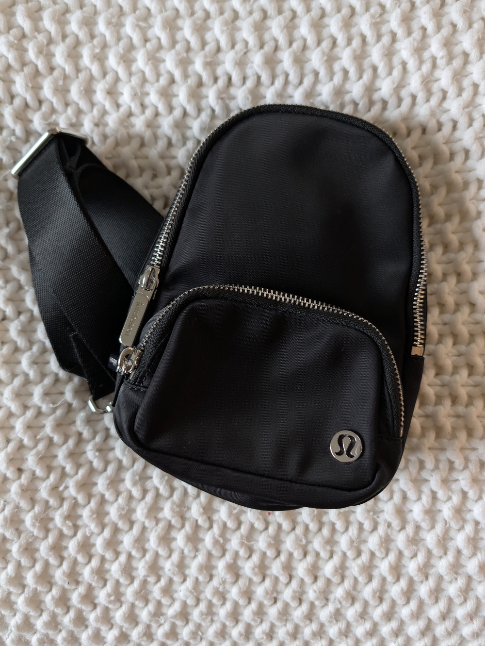 Lululemon Everywhere Sling Bag Small 2L